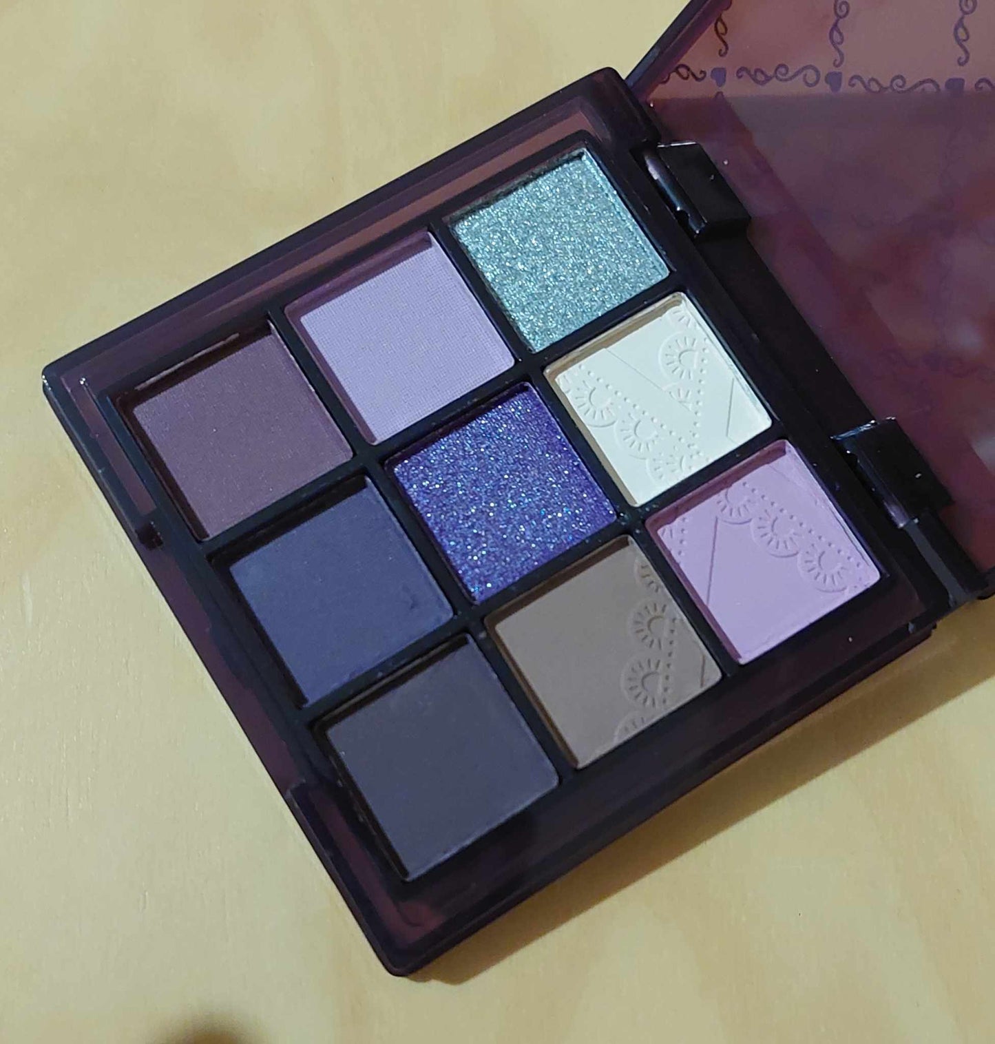 Palette de fards à paupières - 9 couleurs en Violet Fumé & Gris